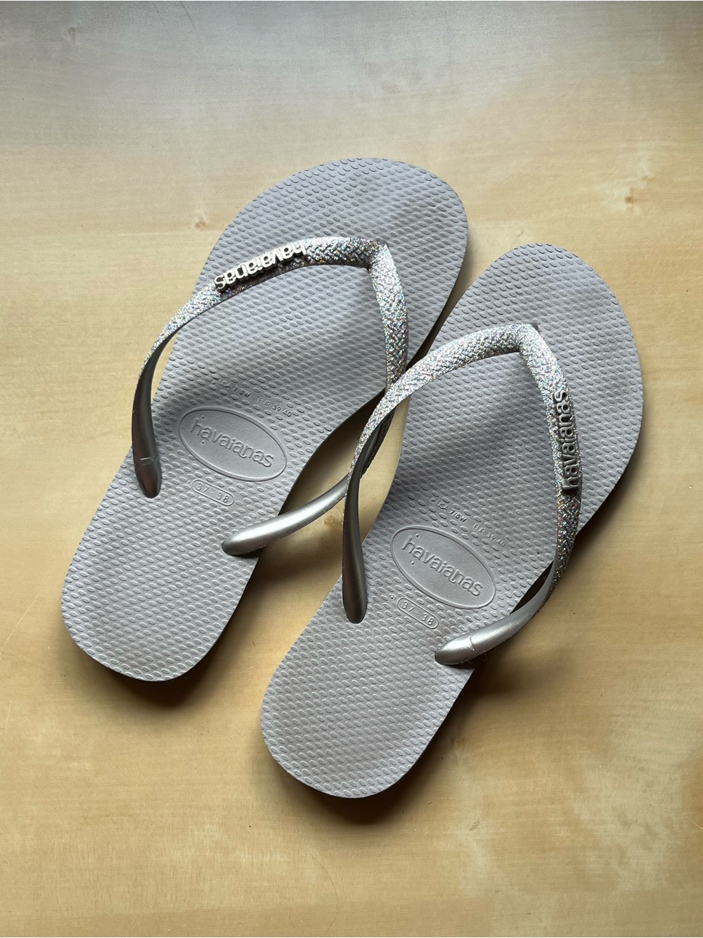 Havianas Women's Gray Silver Mulitcolor Sparkle Flip Flops Size 7/8W